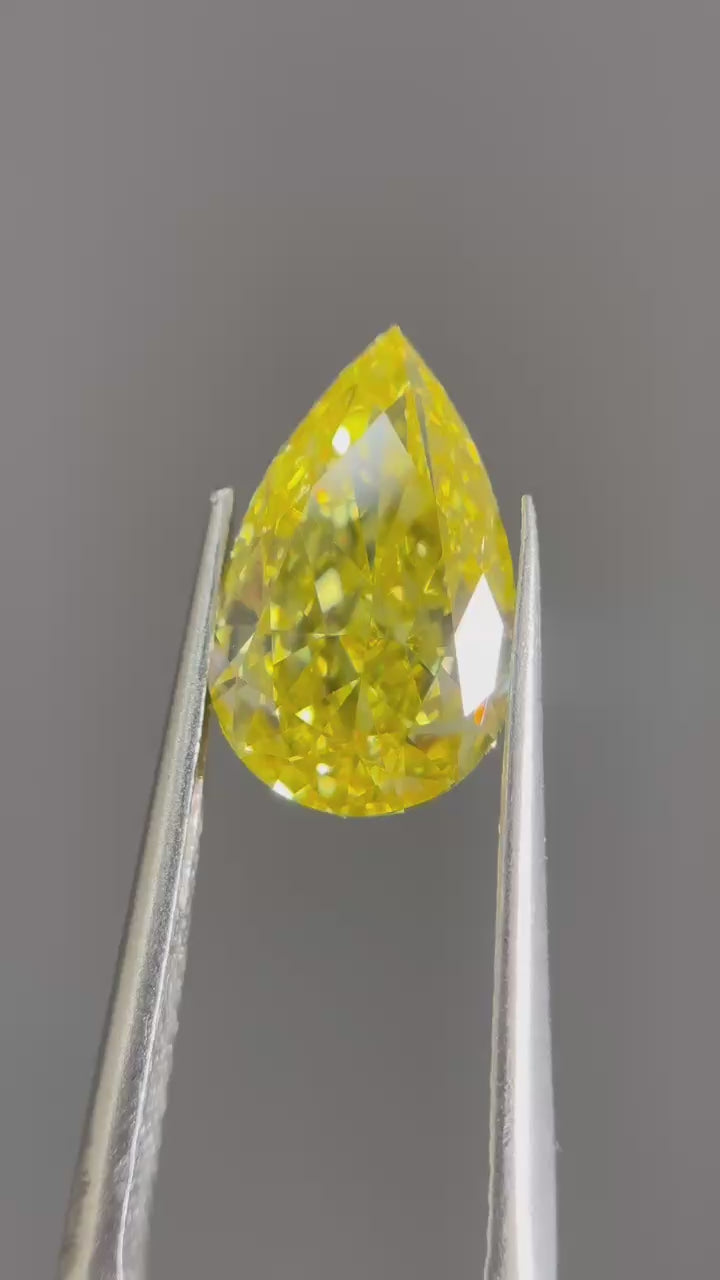 2.5ct Pear Cut Fancy Vivid VVS2 Excellent