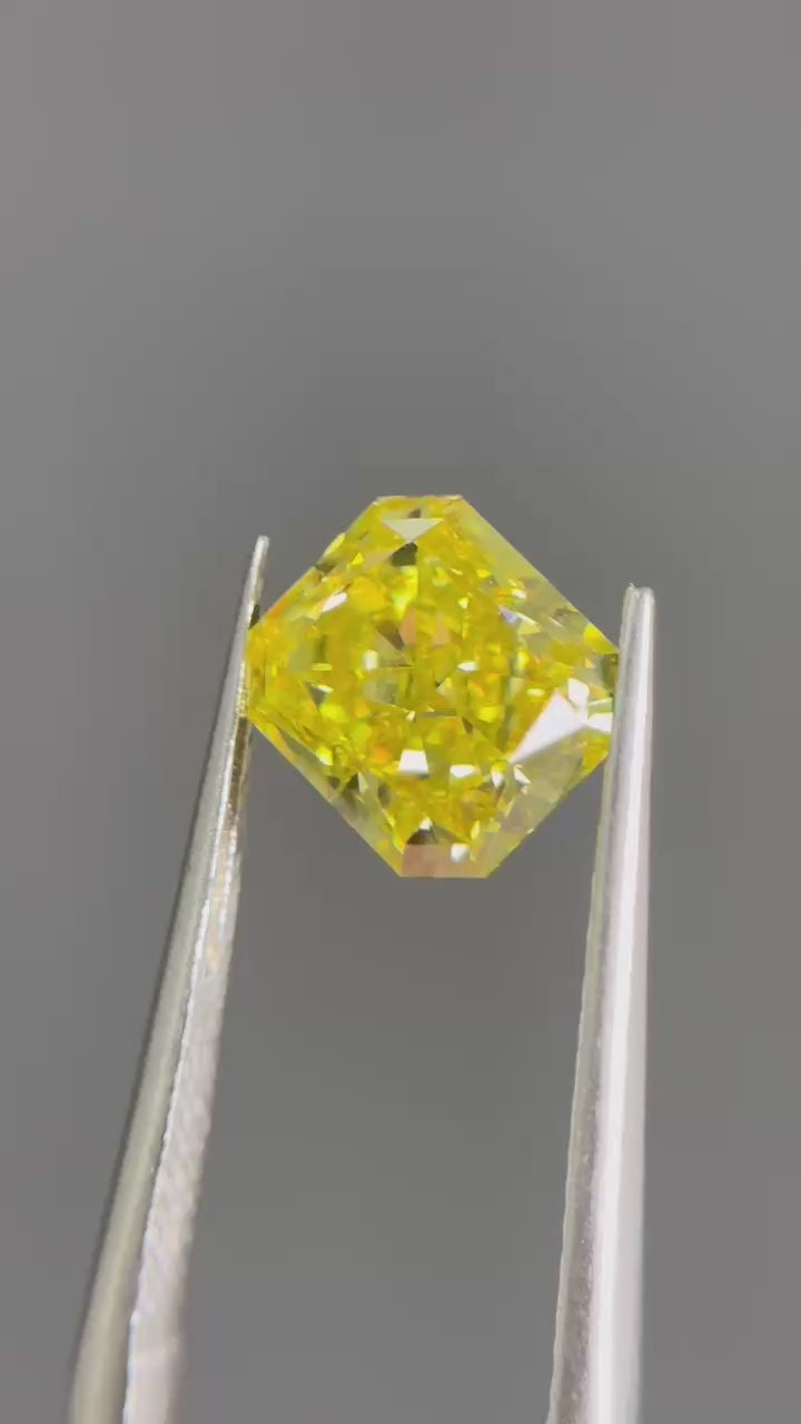 2.5ct Radiant Cut Fancy Intense VVS2 Excellent